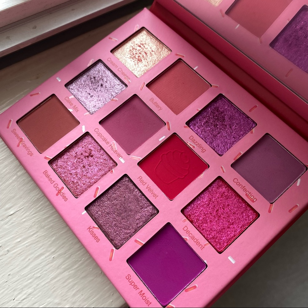 Glamite Red Velvet Cupcake Palette